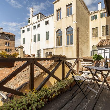 The nice altana at Corte dell'Albero apartment in Venice by Luxrest Venice