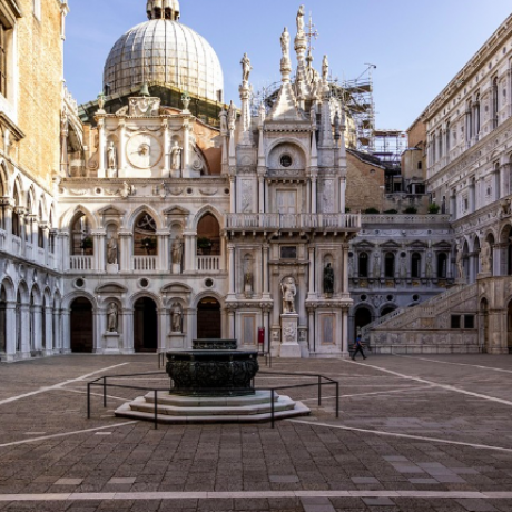 Eine Wasserstelle auf campo San Boldo, Santa Croce, Venedig